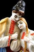 Orosz szerelmespár népviseletben, kézzel festett, jelzett hibátlan /
Russian lovers in national cos...