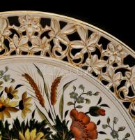 cca 1900 Josef Steidl Znaim áttört fajansz dísztál, Bradsch Emil (Aranyosmarót) dekorációval. Kézzel...