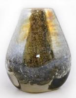 Muránói üveg váza, anyagában színezett, jelzett, kis kopásnyomokkal, m: 9,5 cm