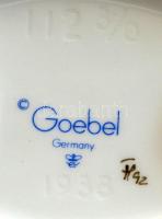 Goebel/Hummel kislány kerítésen, kézzel festett kerámia, jelzett, hibátlan, m: 10,5 cm