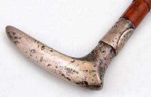 cca 1910-35 Lovaglópálca és kutyaostor tétel, össz. 3 db: 1 db nád, felső részé bőr borítással, ezüs...