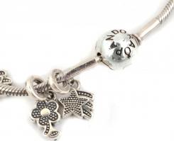 Ezüst(Ag) karkötő, charmokkal (5 db), Pandora jelzéssel, h: 20 cm, bruttó: 11 g