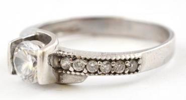 Ezüst(Ag) gyűrű, kövekkel, jelzett, méret: 55, bruttó: 2,2 g