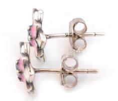 Ezüst(Ag) virágos fülbevalópár, zománcozott díszítéssel, jelzett, d: 1 cm, bruttó: 1,6 g