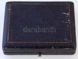 1933. "AZ ÉRDEM JELÉÜL ORSZÁGOS BAJNOKSÁG II. DIJ. / MAGYAR BRIDGE SZÖVETSÉG 1933" jelzett...