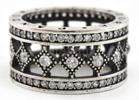 Ezüst(Ag) széles gyűrű, apró kövekkel, Pandora jelzéssel, méret: 50, bruttó: 5,9 g