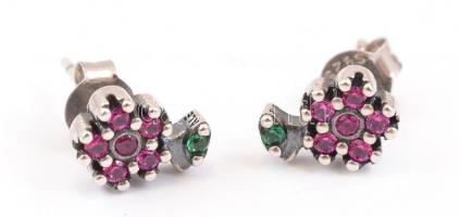 Ezüst(Ag) virágos fülbevalópár, jelzett, 0,9×0,6 cm, bruttó: 1,6 g