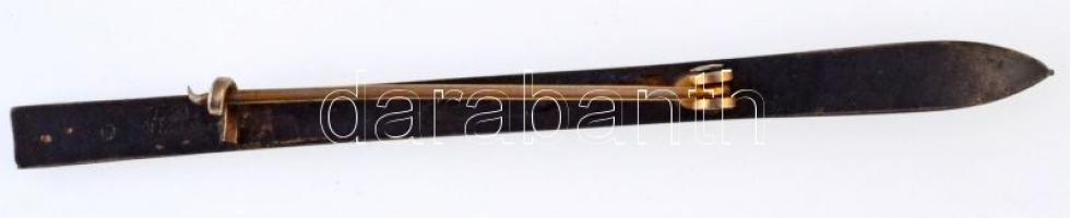 1943. "M.S.Sz. IFJ. UGRÓBAJNOK 1943" síléc alakú Br kitűző "BERÁN N" gyártói jel...