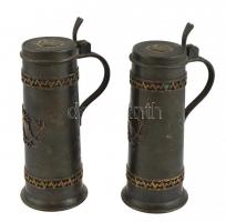 2 db 1971 Vadászati Világkiállításos témájú üveg korsó, kupa enyhén sérült fém tartóban m: 23 cm