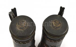 2 db 1971 Vadászati Világkiállításos témájú üveg korsó, kupa enyhén sérült fém tartóban m: 23 cm