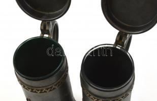 2 db 1971 Vadászati Világkiállításos témájú üveg korsó, kupa enyhén sérült fém tartóban m: 23 cm