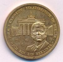 Németország DN 1963. Kennedy berlini látogatása - Berlini vagyok aranyozott fém emlékérem (30mm) T:2 (eredetileg PP) Germany ND 1963. Kennedy Staatsbesuch in Berlin - Ich bin ein Berliner gilt metal medallion (30mm) C:XF (originally PP)