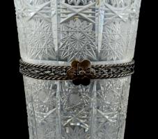 Csiszolt ólomkristály váza, ezüst díszítéssel, jelzés nélküli, karcolásokkal, foltokkal m: 20,5 cm