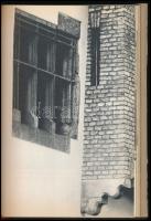 Jankovich Júlia: Budavári kapuk, falak. Bp., 1973, Magvető. Kiadói egészvászon kötés, papír védőborí...