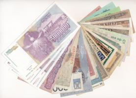Vegyes: 26db-os vegyes magyar és külföldi bankjegy tétel, közte Olaszország, Dél-Afrika, India, Mald...
