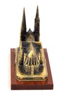 A chartres-i katedrális, fém miniatűr, fa alapon, 10×6×9 cm