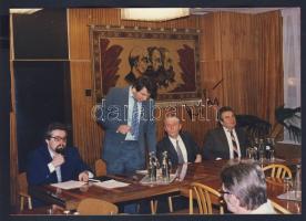 Lázár György miniszterelnök aláírása fényképen