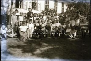 10 db reklámos papír fotótasak, többségükben fotónegatívval