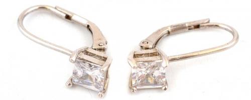 Ezüst(Ag) fülbevalópár, cirkóniával, jelzett, h: 2 cm, bruttó: 1,9 g