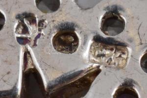 Ezüst(Ag) apró kövekkel díszített virág alakú bross, jelzett, d: 3,5 cm, bruttó: 6,6 g