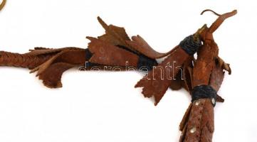 Bőr karikás ostor. h: ~220 cm nyél: 45 cm