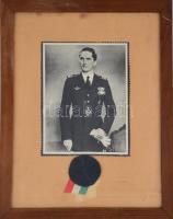 cca 1942-1943 Horthy István nyomtatott portréja, papír, gyászszalaggal, üvegezett fa keretben, 23,5x...