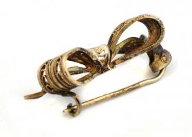 Ezüst (Ag) áttört bross, díszdobozban. n: 3,04g