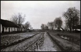 cca 1940 36 db budapesti, városképes Leicával készített fotónegatív nagyrészt a fiumei úti Nemzeti S...