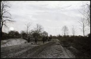 cca 1940 36 db budapesti, városképes Leicával készített fotónegatív nagyrészt a fiumei úti Nemzeti S...