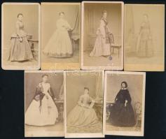 cca 1860-1870 Dámák, úriasszonyok divatja 15 db vizitkártya