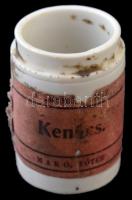 cca 1920-1940 Makó, Reményhez Gyógyszertár porcelán kenőcsös tégelye, az oldalán részben kopott címkével, jelzés nélkül, benne maradvány nyomokkal, m: 5,5 cm