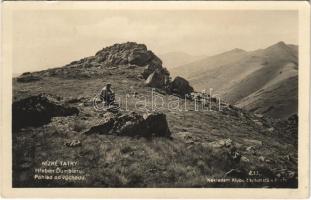 1937 Tátra, Alacsony-Tátra, Nízké Tatry; Hreben Dumbieru. Pohled od vychodu / Gyömbér-hegy, hegymászó, turista / mountain, hiker, tourist