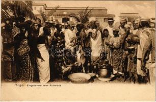 Togo, Eingeborene beim Frühstück / Natives at breakfast, African folklore