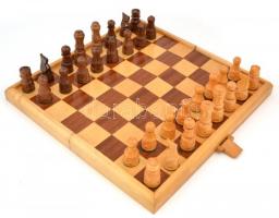 Faragott fa sakk készlet 40x40 cm