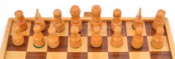 Faragott fa sakk készlet 40x40 cm