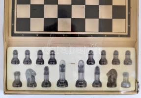 Műanyag sakk készlet eredeti dobozában. Tábla méret:  24x25 cm