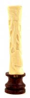 Keleti bölcs. Faragott csont szobrocska fa talapzaton 18 cm