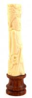 Keleti bölcs. Faragott csont szobrocska fa talapzaton 19 cm