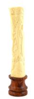 Keleti bölcs. Faragott csont szobrocska fa talapzaton 19 cm