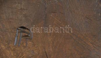 P. jelzéssel: Gyermekek a fán. Keményfa faragott fa szobor. 19 cm