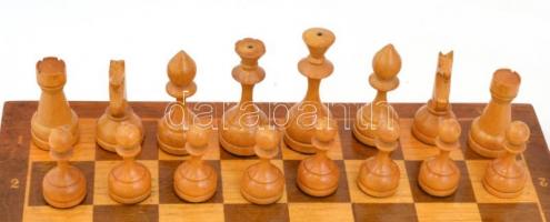 Faragott fa sakk készlet 40x40 cm