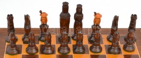 Faragott fa sakk készlet 38x38 cm