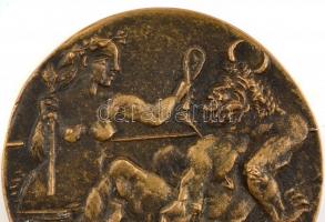 Borsos Miklós (1906-1990) 1955. "Hommage a Picasso" Br plakett. Két oldalas d: 86mm