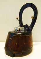 1914 Lópatkók felhasználásával készített égőt tartalmazó dísz hajós jelvénnyel