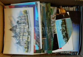 537db magyar és külföldi városképes, néhány egyéb, közte 27db díjjegyes