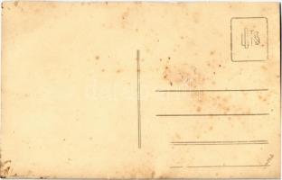 Fiú egykerekű biciklin műteremben / Boy on a unicycle. Nagy photo (Arad) (cut)