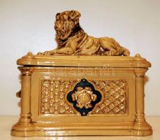 Díszes kerámia asztali szivarosdoboz kutya dísszel