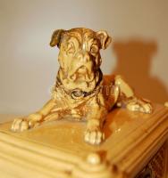 Díszes kerámia asztali szivarosdoboz kutya dísszel