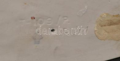 Zsolnay faágakat gyűjtő kisfiú, kézzel festett, jelzett, hibátlan, m:15,5 cm