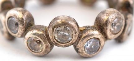 Ezüst(Ag) kövekkel díszített gyűrű, jelzetlen, méret: 57 cm, bruttó: 7,18 g